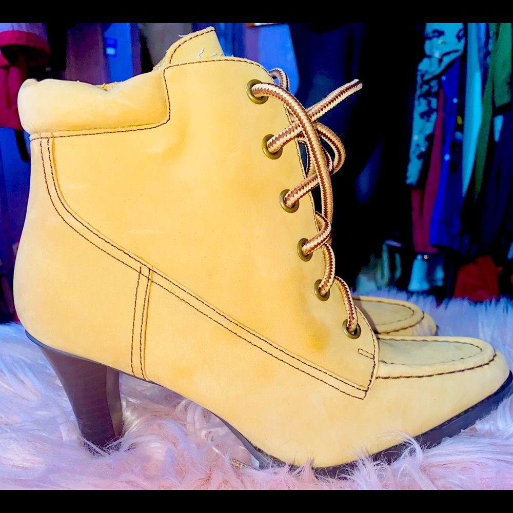 Woman’s Tan Heeled Low Rise Lace Up Boots